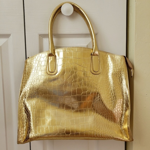 Handbags - Vintage Gold Tone Handbag!